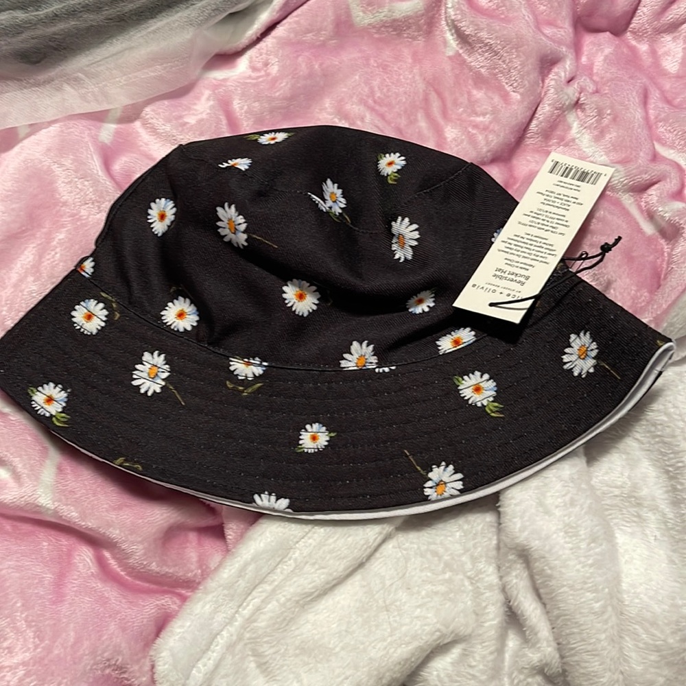 Bucket hat